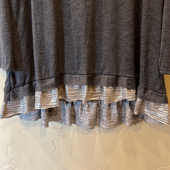 NWOT Acos & A womens top, gray/silver, XL - Picture 2 of 5